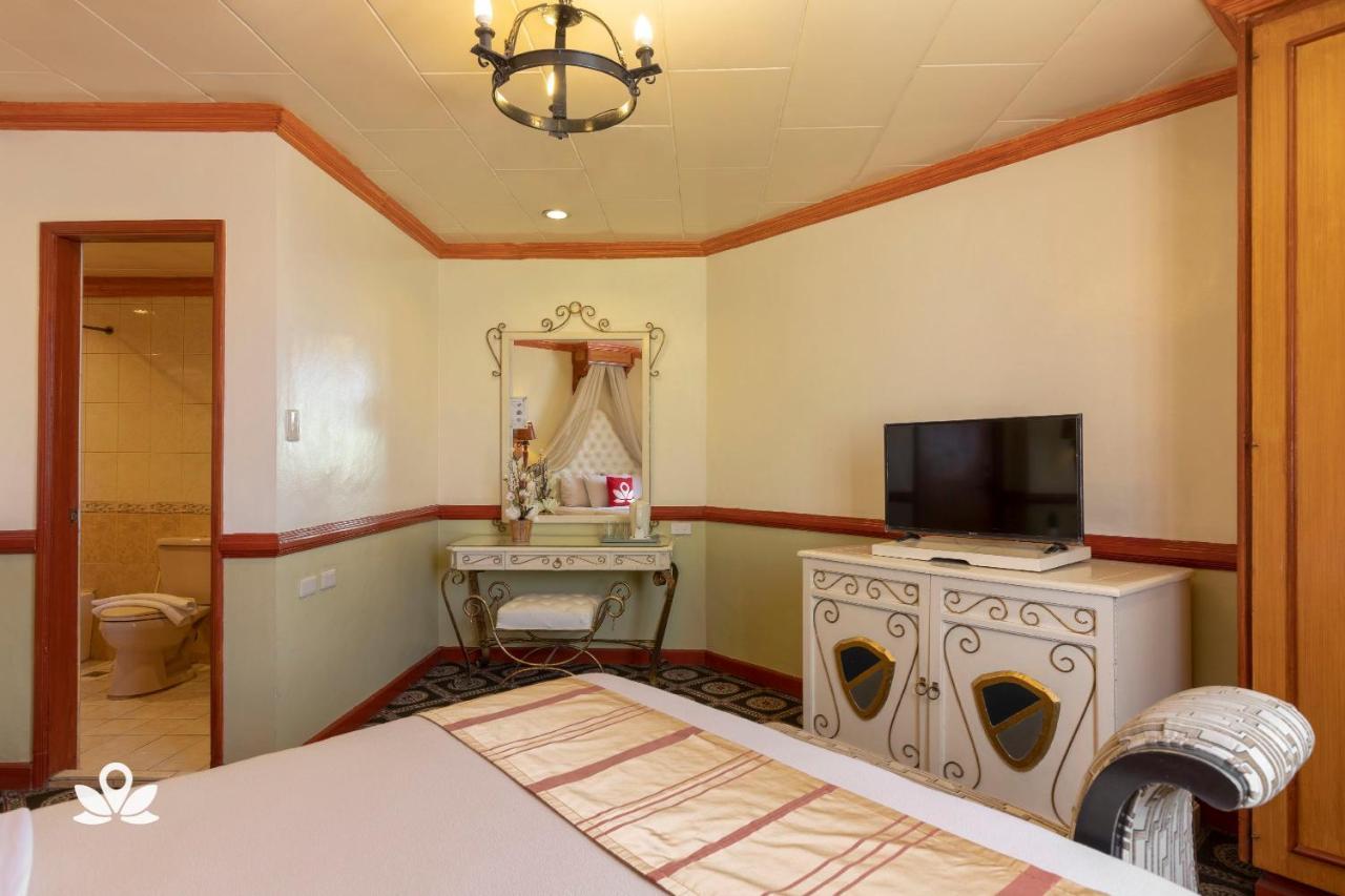 Zen Rooms Camelot Hotel Qc Кесон-Сити Экстерьер фото