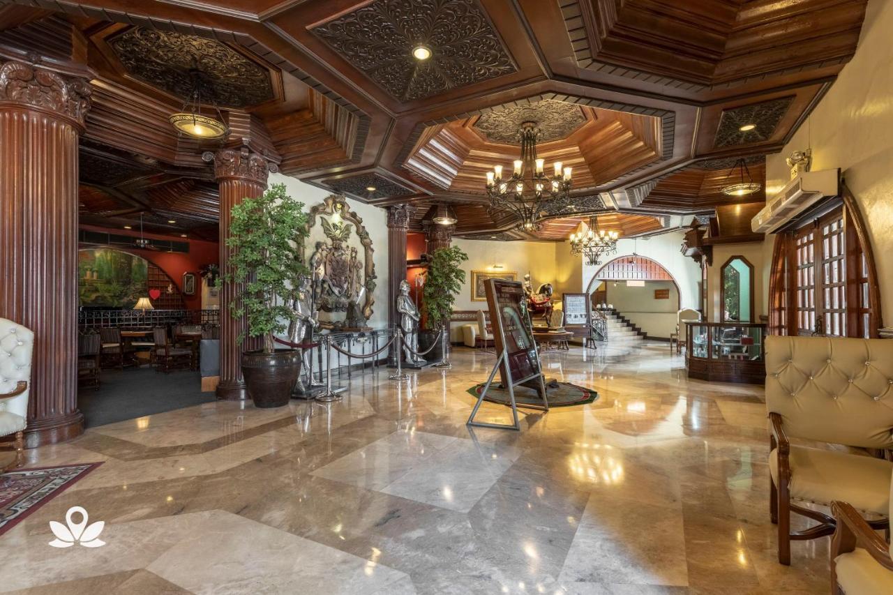 Zen Rooms Camelot Hotel Qc Кесон-Сити Экстерьер фото