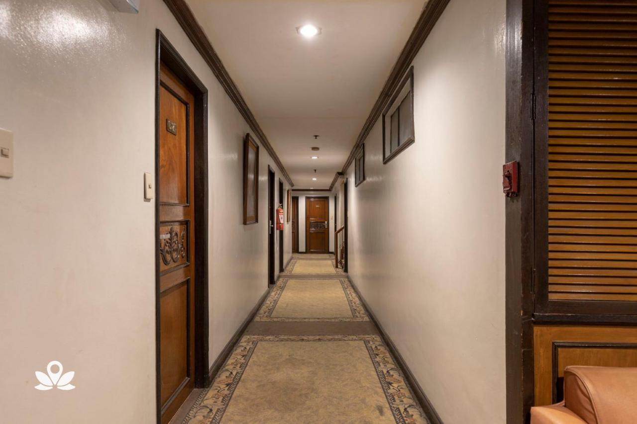 Zen Rooms Camelot Hotel Qc Кесон-Сити Экстерьер фото